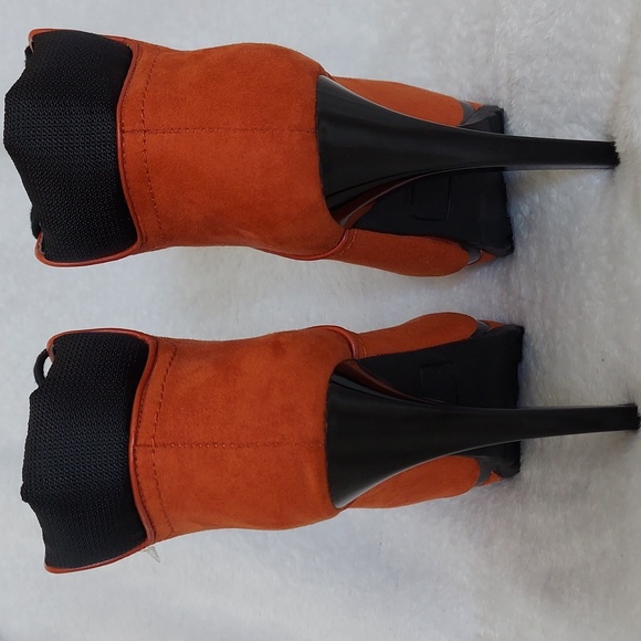 Orange Tread Heeled Platform Construction Boots, Size 7 - Picture 4 of 11